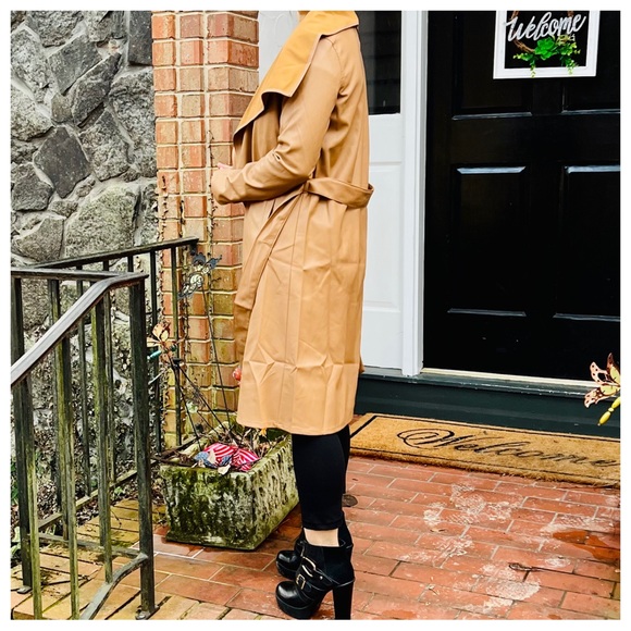 Elegant Tan Women's Coat - Picture 6 of 9